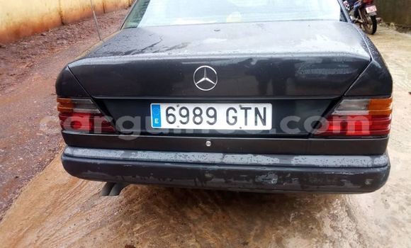 Acheter Occasion Voiture Mercedes-Benz 190–Series Noir à Conakry, Conakry Acheter Occasion Voiture Mercedes-Benz 190–Series Noir à Conakry, Conakry