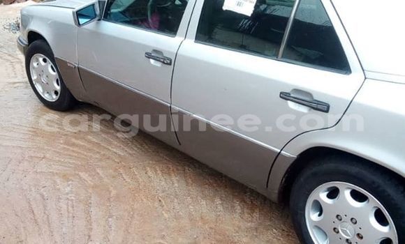 Acheter Occasion Voiture Mercedes-Benz C–Class Gris à Conakry, Conakry Acheter Occasion Voiture Mercedes-Benz C–Class Gris à Conakry, Conakry