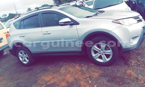 Acheter Occasion Voiture Toyota RAV4 Gris à Conakry, Conakry Acheter Occasion Voiture Toyota RAV4 Gris à Conakry, Conakry