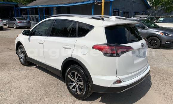 Buy Used Toyota RAV4 White Car in Conakry in Conakry Buy Used Toyota RAV4 White Car in Conakry in Conakry