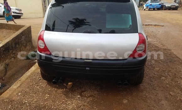 Buy Used Renault Clio Silver Car in Conakry in Conakry Buy Used Renault Clio Silver Car in Conakry in Conakry
