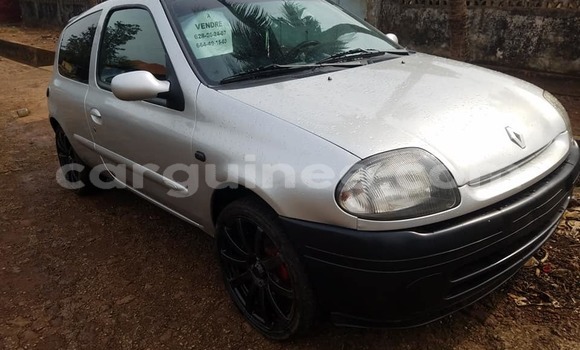 Buy Used Renault Clio Silver Car in Conakry in Conakry Buy Used Renault Clio Silver Car in Conakry in Conakry
