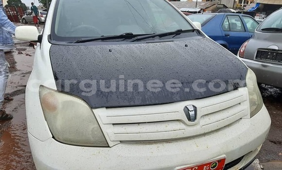 Buy Used Toyota IST White Car in Conakry in Conakry