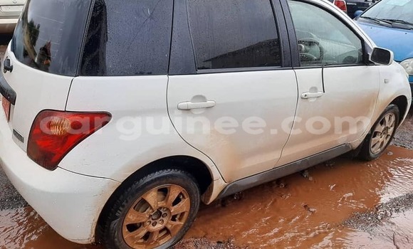 Buy Used Toyota IST White Car in Conakry in Conakry Buy Used Toyota IST White Car in Conakry in Conakry