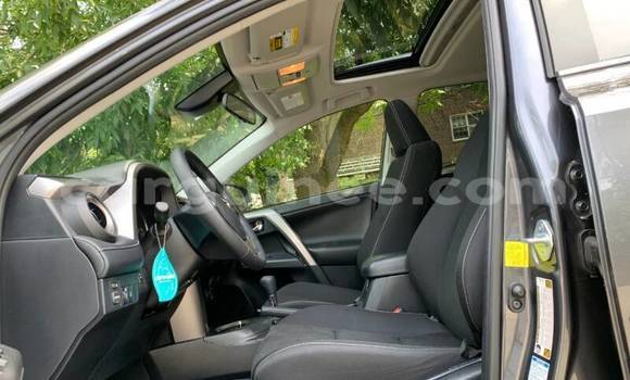 Buy Used Toyota RAV4 Beige Car in Conakry in Conakry Buy Used Toyota RAV4 Beige Car in Conakry in Conakry