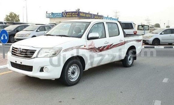 Buy Used Toyota Hilux White Car in Conakry in Conakry Buy Used Toyota Hilux White Car in Conakry in Conakry