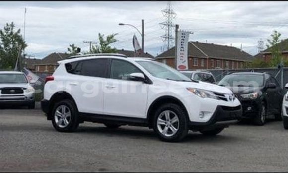 Buy Used Toyota RAV4 White Car in Conakry in Conakry Buy Used Toyota RAV4 White Car in Conakry in Conakry