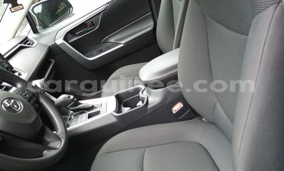 Acheter Occasion Voiture Toyota RAV4 Rouge à Conakry, Conakry Acheter Occasion Voiture Toyota RAV4 Rouge à Conakry, Conakry