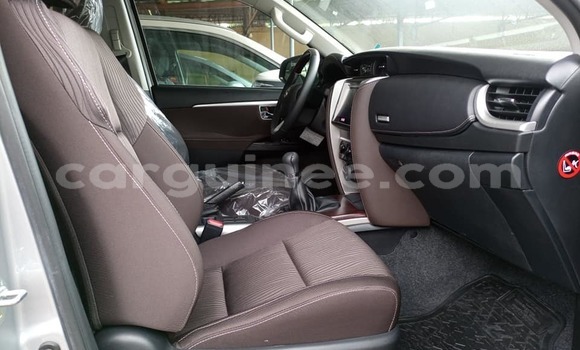 Acheter Occasion Voiture Toyota Fortuner Gris à Conakry, Conakry Acheter Occasion Voiture Toyota Fortuner Gris à Conakry, Conakry