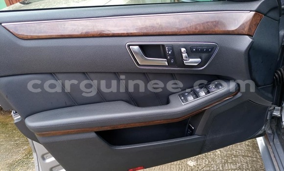Acheter Occasion Voiture Mercedes-Benz E–Class Gris à Conakry, Conakry Acheter Occasion Voiture Mercedes-Benz E–Class Gris à Conakry, Conakry