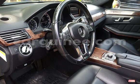 Acheter Occasion Voiture Mercedes-Benz E–Class Gris à Conakry, Conakry Acheter Occasion Voiture Mercedes-Benz E–Class Gris à Conakry, Conakry