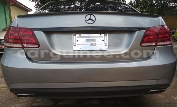 Acheter Occasion Voiture Mercedes-Benz E–Class Gris à Conakry, Conakry Acheter Occasion Voiture Mercedes-Benz E–Class Gris à Conakry, Conakry