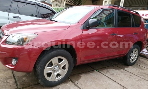 Acheter Occasion Voiture Toyota RAV4 Rouge à Conakry, Conakry Acheter Occasion Voiture Toyota RAV4 Rouge à Conakry, Conakry