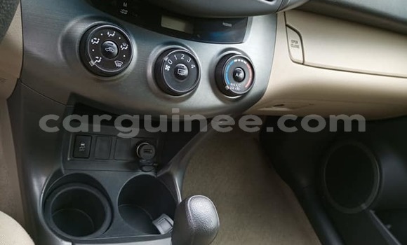 Acheter Occasion Voiture Toyota RAV4 Rouge à Conakry, Conakry Acheter Occasion Voiture Toyota RAV4 Rouge à Conakry, Conakry