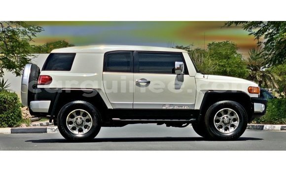Buy Import Toyota FJ Cruiser White Car in Import - Dubai in Conakry Buy Import Toyota FJ Cruiser White Car in Import - Dubai in Conakry