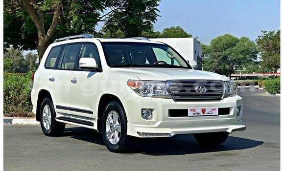 Acheter Import Voiture Toyota Land Cruiser Blanc à Import - Dubai, Conakry Acheter Import Voiture Toyota Land Cruiser Blanc à Import - Dubai, Conakry