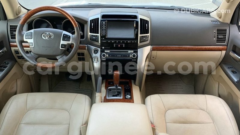 Big with watermark toyota land cruiser conakry import dubai 5977