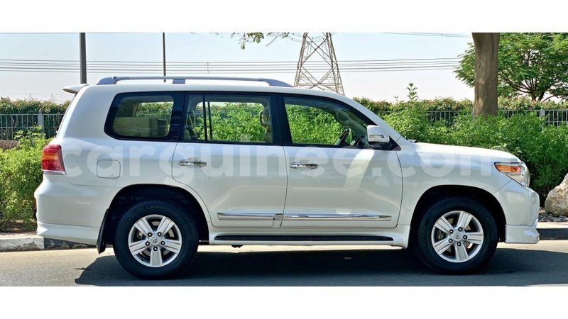 Big with watermark toyota land cruiser conakry import dubai 5977