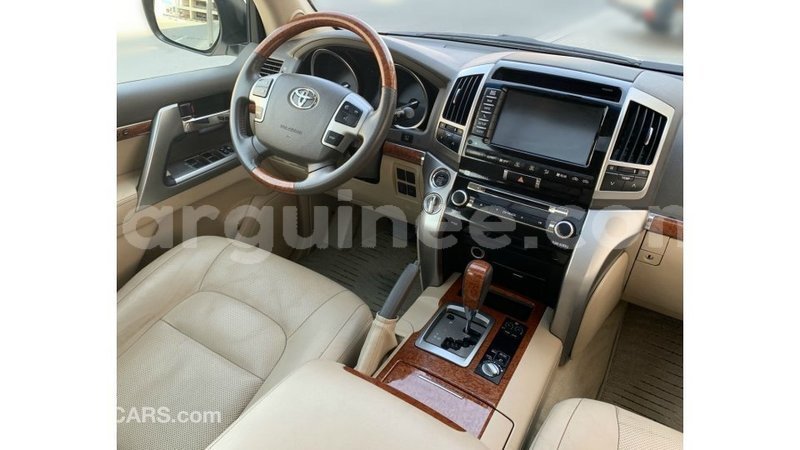 Big with watermark toyota land cruiser conakry import dubai 5977