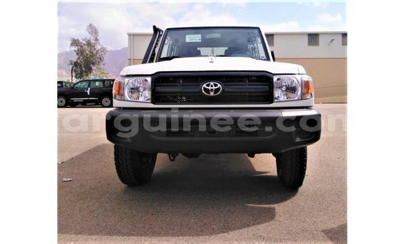 Acheter Import Voiture Toyota Land Cruiser Blanc à Import - Dubai, Conakry Acheter Import Voiture Toyota Land Cruiser Blanc à Import - Dubai, Conakry