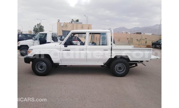 Buy Import Toyota Land Cruiser White Car in Import - Dubai in Conakry Buy Import Toyota Land Cruiser White Car in Import - Dubai in Conakry