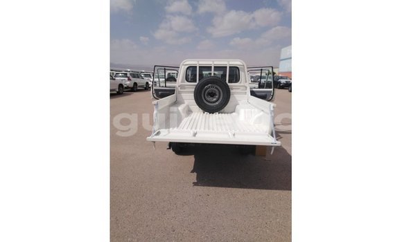 Buy Import Toyota Land Cruiser White Car in Import - Dubai in Conakry Buy Import Toyota Land Cruiser White Car in Import - Dubai in Conakry