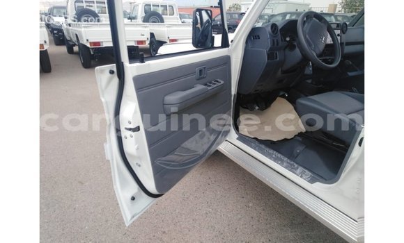 Buy Import Toyota Land Cruiser White Car in Import - Dubai in Conakry Buy Import Toyota Land Cruiser White Car in Import - Dubai in Conakry
