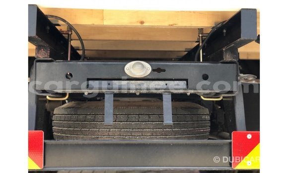 Acheter Import Voiture Mitsubishi Carisma Blanc à Import - Dubai, Conakry Acheter Import Voiture Mitsubishi Carisma Blanc à Import - Dubai, Conakry