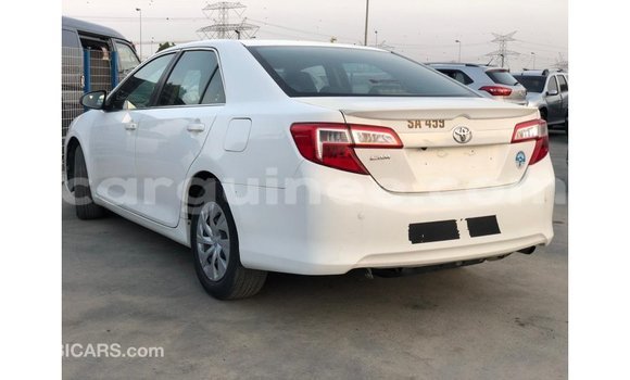 Acheter Import Voiture Toyota Camry Blanc à Import - Dubai, Conakry Acheter Import Voiture Toyota Camry Blanc à Import - Dubai, Conakry