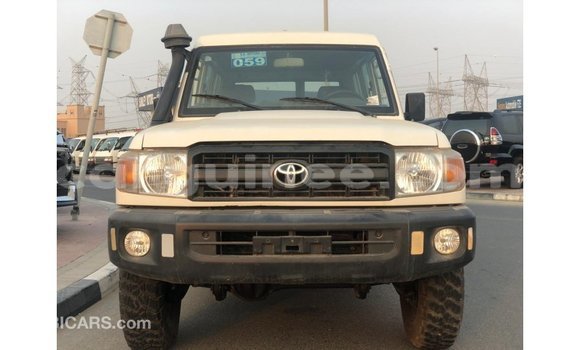 Acheter Import Voiture Toyota Land Cruiser Blanc à Import - Dubai, Conakry Acheter Import Voiture Toyota Land Cruiser Blanc à Import - Dubai, Conakry
