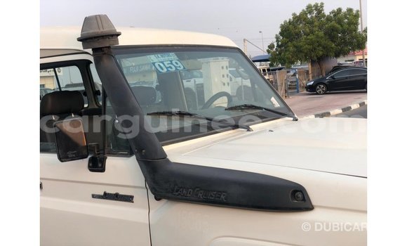 Acheter Import Voiture Toyota Land Cruiser Blanc à Import - Dubai, Conakry Acheter Import Voiture Toyota Land Cruiser Blanc à Import - Dubai, Conakry