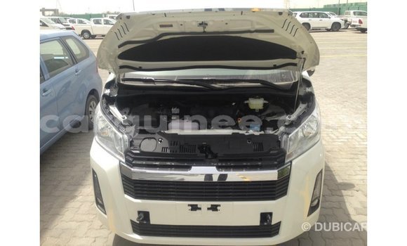 Acheter Import Voiture Toyota Hiace Blanc à Import - Dubai, Conakry Acheter Import Voiture Toyota Hiace Blanc à Import - Dubai, Conakry