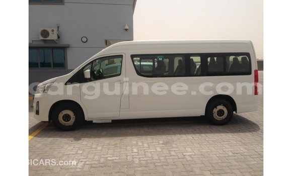 Acheter Import Voiture Toyota Hiace Blanc à Import - Dubai, Conakry Acheter Import Voiture Toyota Hiace Blanc à Import - Dubai, Conakry