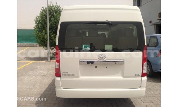 Acheter Import Voiture Toyota Hiace Blanc à Import - Dubai, Conakry Acheter Import Voiture Toyota Hiace Blanc à Import - Dubai, Conakry