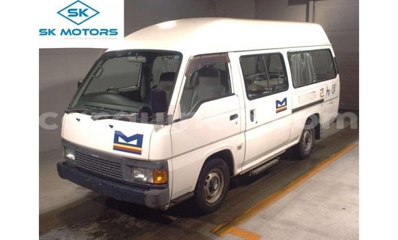Buy Import Nissan Caravan White Car in Import - Dubai in Conakry