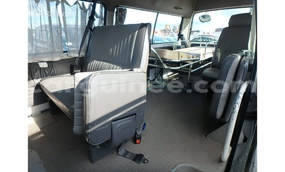 Acheter Import Voiture Nissan Caravan Blanc à Import - Dubai, Conakry Acheter Import Voiture Nissan Caravan Blanc à Import - Dubai, Conakry
