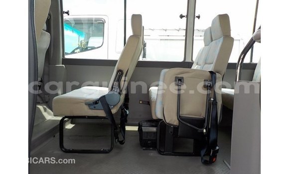 Acheter Import Voiture Toyota Coaster Blanc à Import - Dubai, Conakry Acheter Import Voiture Toyota Coaster Blanc à Import - Dubai, Conakry