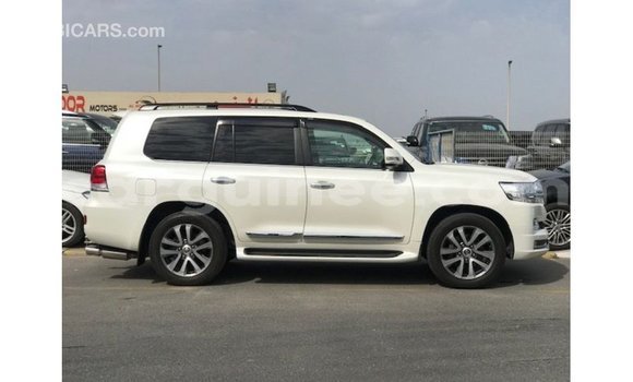 Buy Import Toyota Land Cruiser White Car in Import - Dubai in Conakry Buy Import Toyota Land Cruiser White Car in Import - Dubai in Conakry