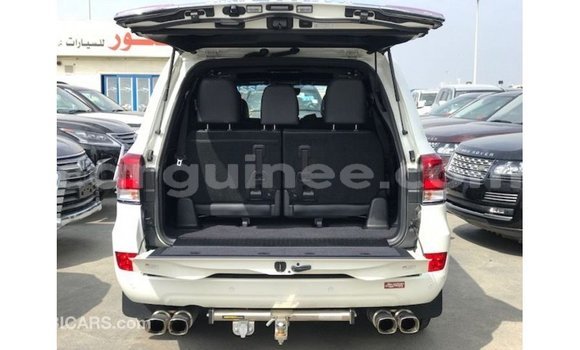Buy Import Toyota Land Cruiser White Car in Import - Dubai in Conakry Buy Import Toyota Land Cruiser White Car in Import - Dubai in Conakry