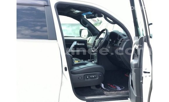 Buy Import Toyota Land Cruiser White Car in Import - Dubai in Conakry Buy Import Toyota Land Cruiser White Car in Import - Dubai in Conakry
