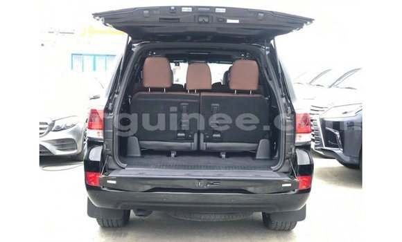 Buy Import Toyota Land Cruiser Black Car in Import - Dubai in Conakry Buy Import Toyota Land Cruiser Black Car in Import - Dubai in Conakry