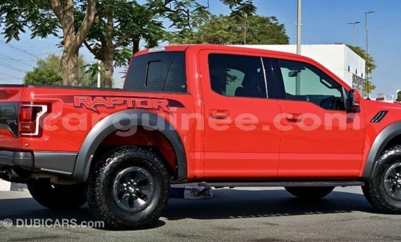 Acheter Import Voiture Ford Club Wagon Rouge à Import - Dubai, Conakry Acheter Import Voiture Ford Club Wagon Rouge à Import - Dubai, Conakry