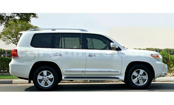 Buy Import Toyota Land Cruiser White Car in Import - Dubai in Conakry Buy Import Toyota Land Cruiser White Car in Import - Dubai in Conakry