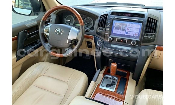 Buy Import Toyota Land Cruiser White Car in Import - Dubai in Conakry Buy Import Toyota Land Cruiser White Car in Import - Dubai in Conakry