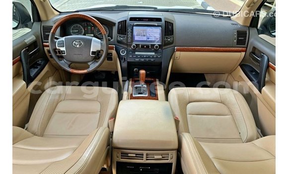 Buy Import Toyota Land Cruiser White Car in Import - Dubai in Conakry Buy Import Toyota Land Cruiser White Car in Import - Dubai in Conakry