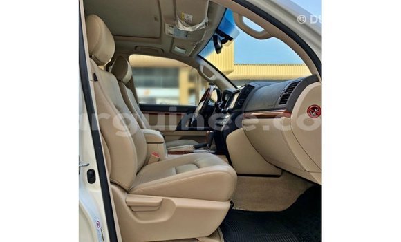 Buy Import Toyota Land Cruiser White Car in Import - Dubai in Conakry Buy Import Toyota Land Cruiser White Car in Import - Dubai in Conakry