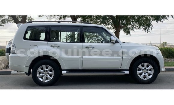 Acheter Import Voiture Mitsubishi Pajero Blanc à Import - Dubai, Conakry Acheter Import Voiture Mitsubishi Pajero Blanc à Import - Dubai, Conakry