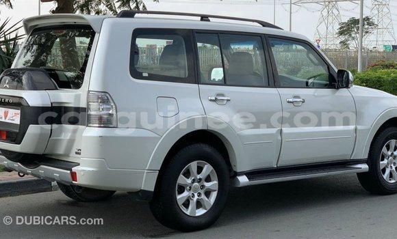 Acheter Import Voiture Mitsubishi Pajero Blanc à Import - Dubai, Conakry Acheter Import Voiture Mitsubishi Pajero Blanc à Import - Dubai, Conakry