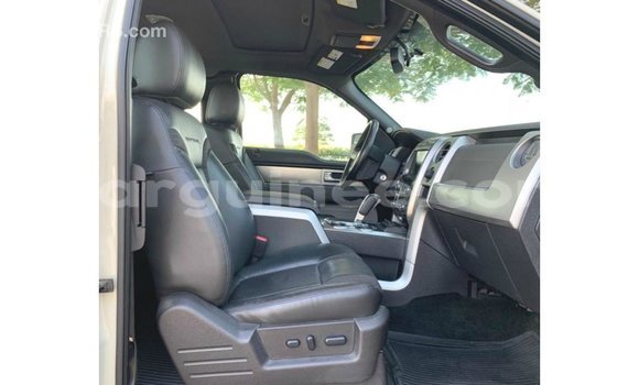 Acheter Import Voiture Ford Club Wagon Beige à Import - Dubai, Conakry Acheter Import Voiture Ford Club Wagon Beige à Import - Dubai, Conakry