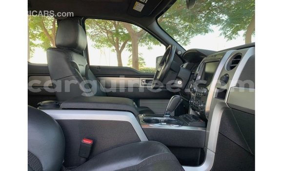 Acheter Import Voiture Ford Club Wagon Beige à Import - Dubai, Conakry Acheter Import Voiture Ford Club Wagon Beige à Import - Dubai, Conakry